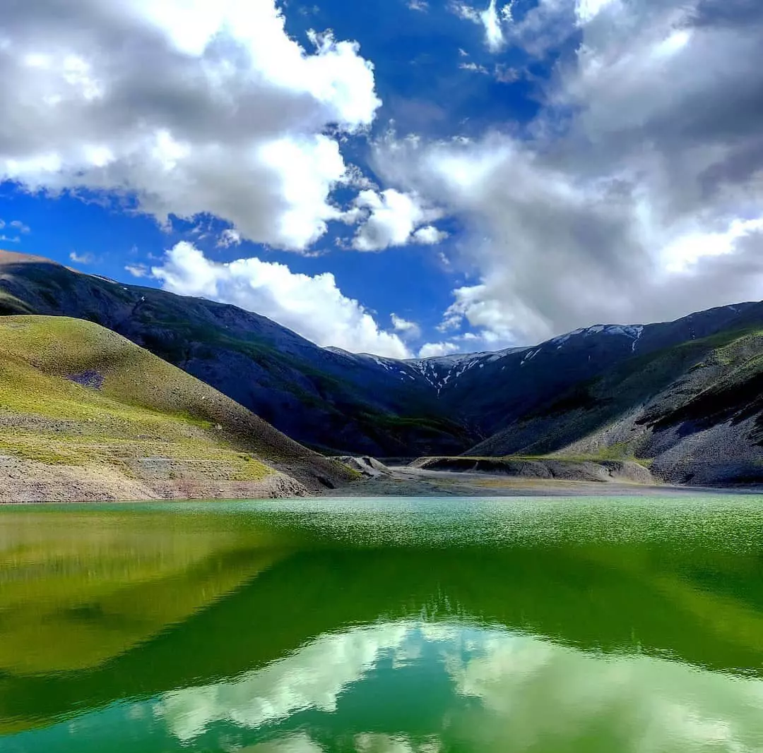 مشهد دریاچه سبز